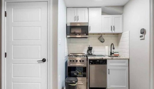 An Elegant & Comfy 2- Bedroom 2-Bathroom Ensuite