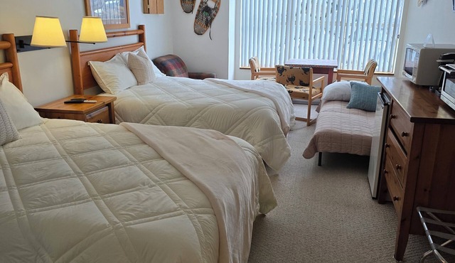 Apex Inn 223 sleeps 5. Ski in/Ski out. Steps to Apex Resort Village