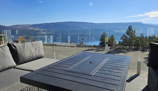 APRIL/MAY SPECIAL PRICING - LUXURY COTTAGE/LAKE VIEW/BACKYARD PRIVATE HOTTUB