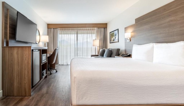 Atrium Hotel Vancouver