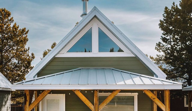 Baldy- Modern tiny home in historic Nordegg