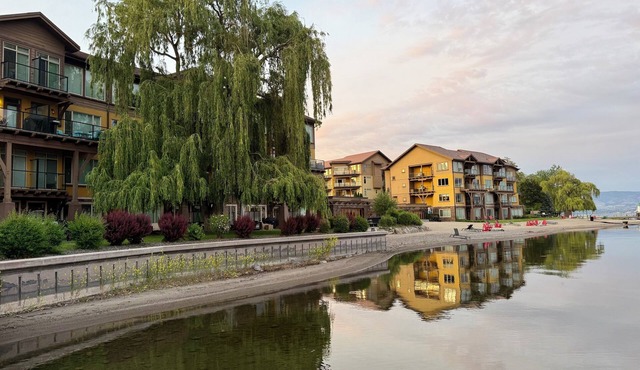 Barona Beach Lakefront Main floor Perfect family retreat in West Kelowna.