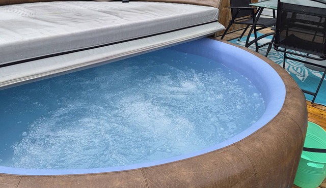 Beach Retreat with Hot Tub | 1 Block to Beach | Free Parking