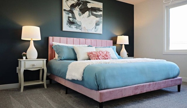 Beautiful 3 King Beds|Garage|Airport|Disney+