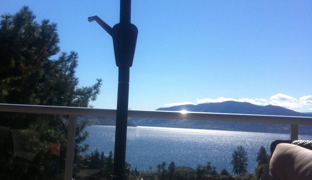 Beautiful 750sqf private suite.Spectacular view, close to downtown!