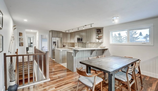 Beautiful Canmore Home with views and walk to DT
