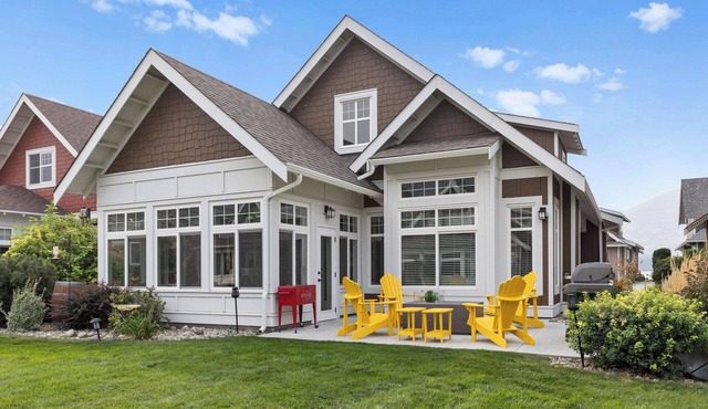 BEAUTIFUL COTTAGE JUST STEPS FROM THE BEACH The cottages on Osoyoos Lake