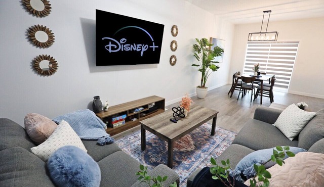 Beautiful Home With 4 King Beds|Airport|Disney+