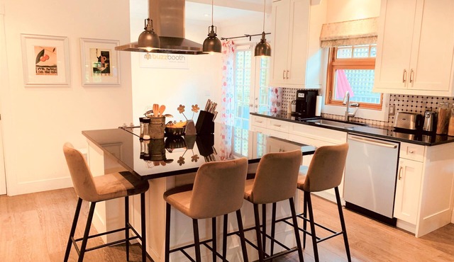 Beautiful Kitsilano 3 Bedroom, 2.5 Bath Vancouver Near the Ocean