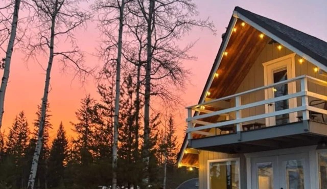 Beautiful Lake View Cottage in the Cariboo