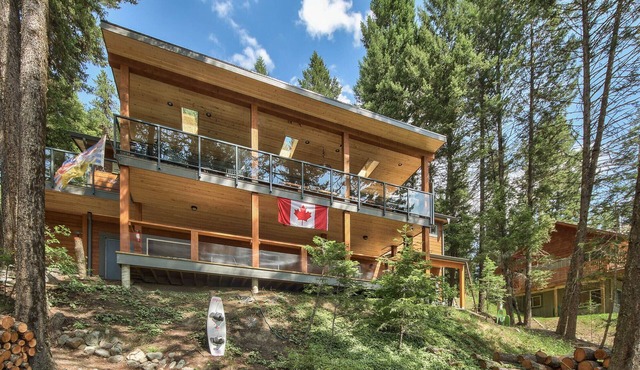 Beautiful lakefront home on Heffley Lake
