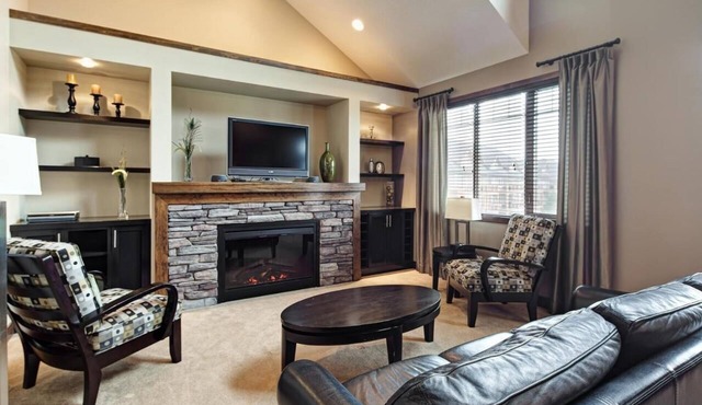 Beautiful location Radium Hot Springs, hiking, skiing, golf, family sized