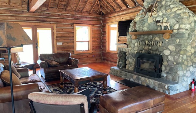 Beautiful Log Home with Fireplace and Deck on 160 acres. Pet friendly