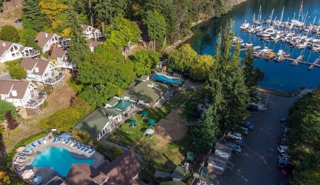 Beautiful modern cottage with fireplace and large deck at Currents at Otter Bay.
