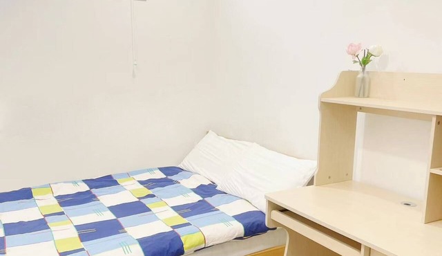 Beautiful place with Kitchen, Washing Machine, Internet near UBC, beach and DT