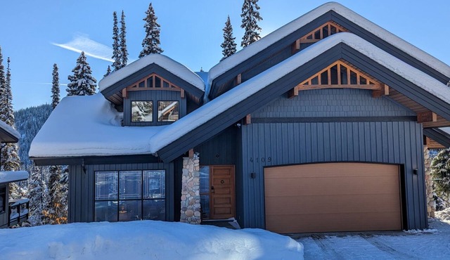 Beautiful Vacation Home | Ski-in/Ski-Out | Private Hot Tub | Fireplace