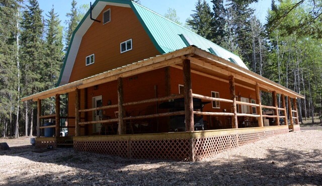 Beautiful Wilderness Retreat Cabin 1.5 hours north of Edmonton!