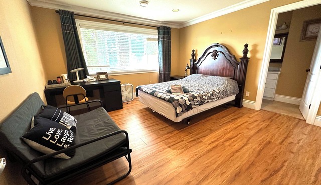 bedrooms with private bedrooms in charming Richmond with WiFi close to YVR