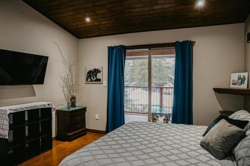 Big Bear Chalet and spa
