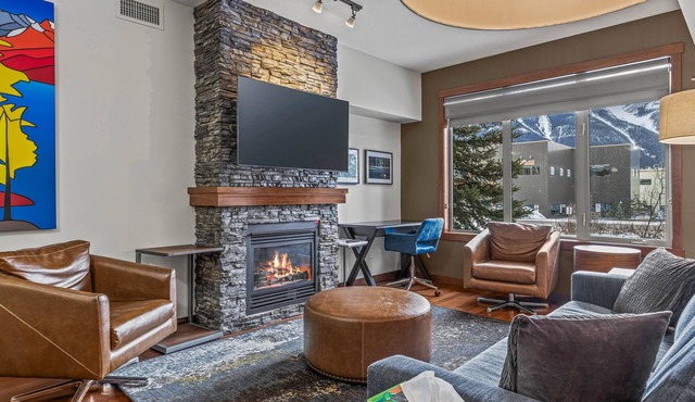 Blissful Mountain Condo - Cedar Sauna, Pool and Hot Tub, Views and Gym
