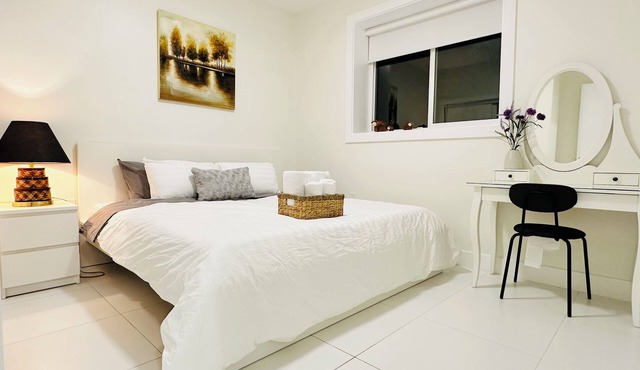 Blissful stay in Surrey suite 1