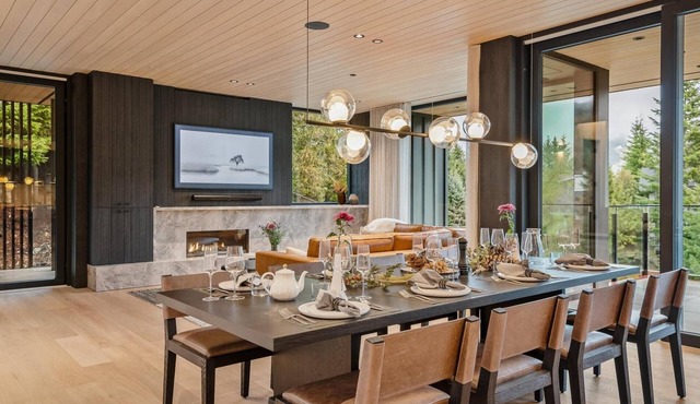 Blueberry Hill Retreat | Luxury, Close to everything, hot tub, incredible views,