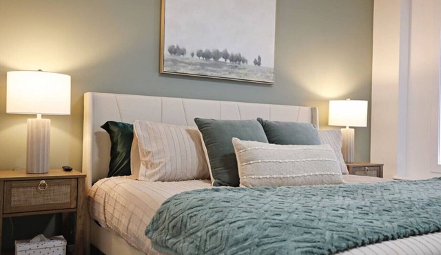 BoHo Retreat with King Beds|A/C|Near Henday & WEM
