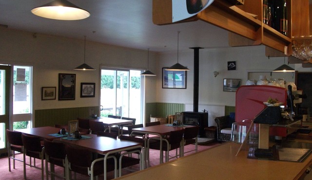 BOOK A PUB !SLEEPS UP TO 26/WARM/HEAPS OF SPACE/SELF CONTAINED/FAMILY/GROUPS in Ōwhango