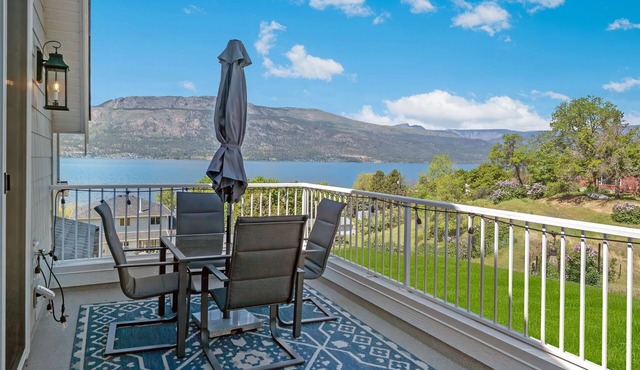 Brand new 2-bed 2-bath suite, 1-min walk to beach
