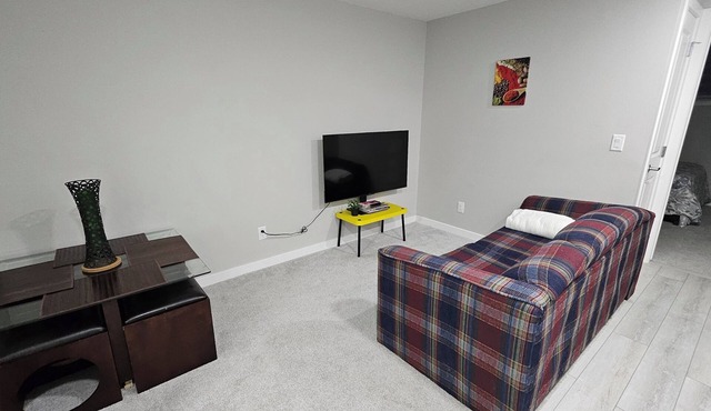 Brand new basement suite, Spruce Meadows Place + 1000 Mbps Superfast Wifi