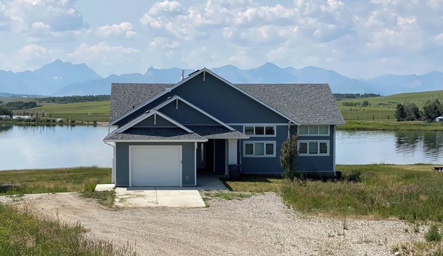 Brand new beautiful home with best view outside of Waterton Park. BOTTOM suite.