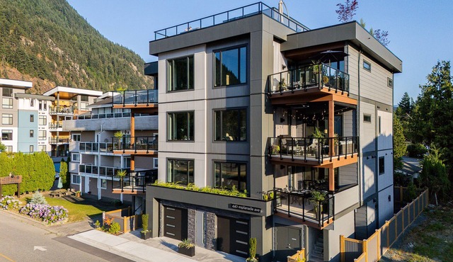 BRAND NEW 3-bedroom/2 bath waterfront condo in lovely Harrison Hot Springs