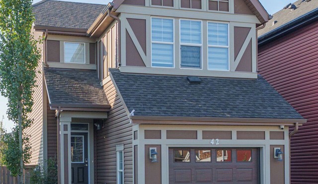 Brand new renovated beloved home! AC ! Sleep 8!