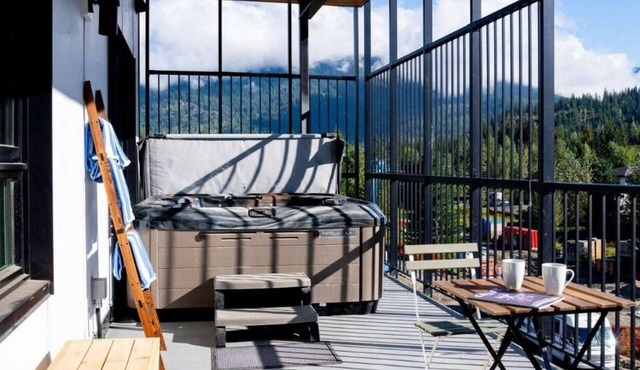 Breathtaking Condo with Panoramic Mountain Views