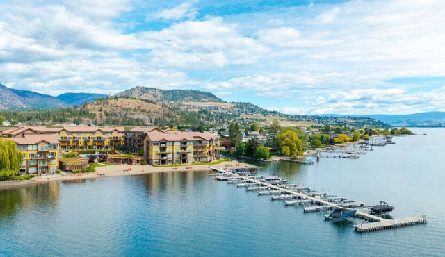 Breathtaking Lakefront Condo with Boat Slip