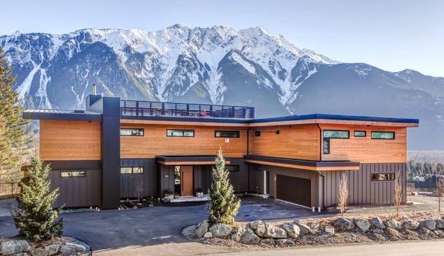 Breathtaking Mountain View with Private Pool & Hot Tub
