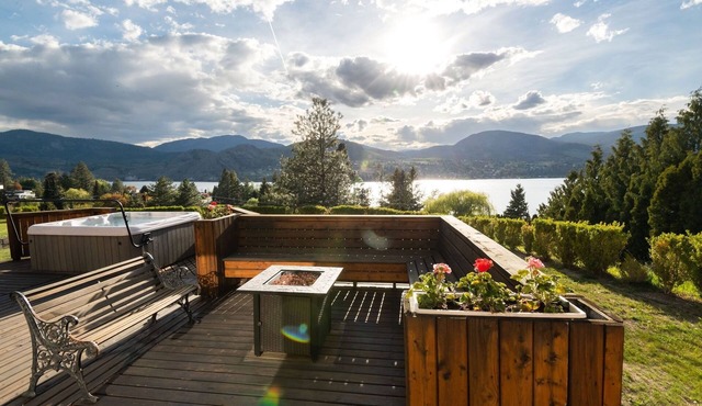 Breathtaking Views of Skaha Lake & Mountains Our 6BR/5.5BA with Hot Tub