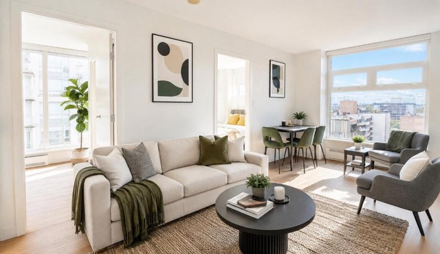 Bright 3BR with City Views Central Vancouver