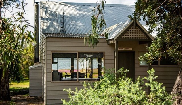 Burrabogie - 1 Nt(waterfront) in Forge Creek