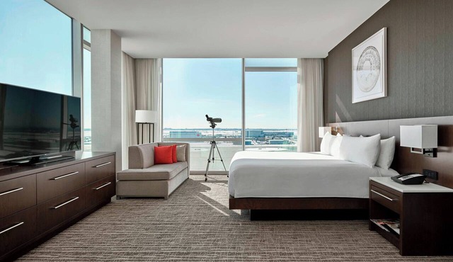 Calgary Airport Marriott In-Terminal Hotel