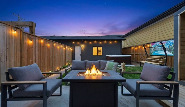 Calgary Urban Lodge: Hot Tub, Sauna, Game Room