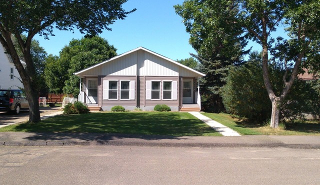 Campbell's Clean & Comfortable Modern Duplex 4472B in Gull Lake