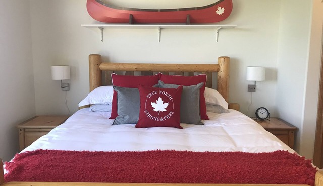 Canadiana Cabin 🇨🇦 | True Ski-In/Ski-Out w/Private Hot Tub ❤️