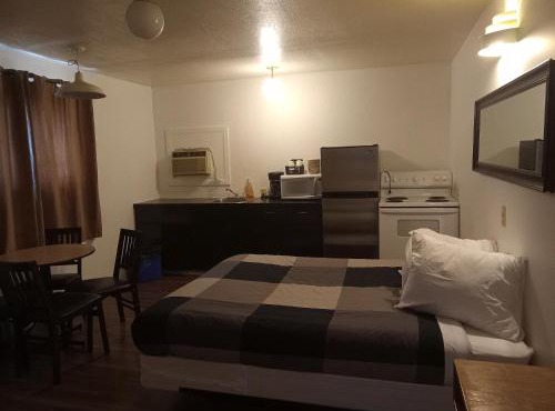 Cardston Inn