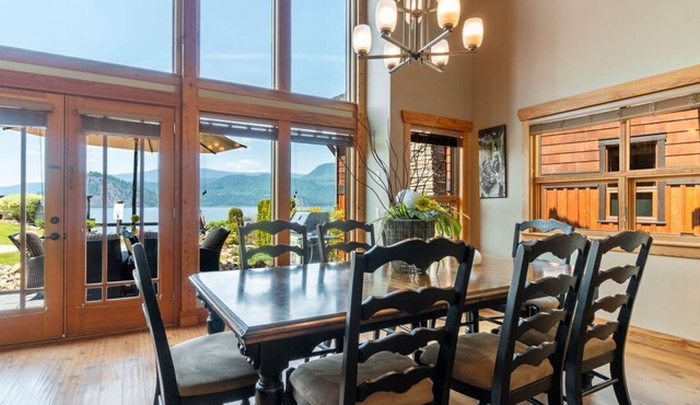 Carmel Beach Private Lodges - Unit #4. Lakefront 4 bedroom unit.