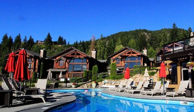 Carmel Beach Private Lodges - Unit #8. Lakefront 4 bedroom lodge with hot tub