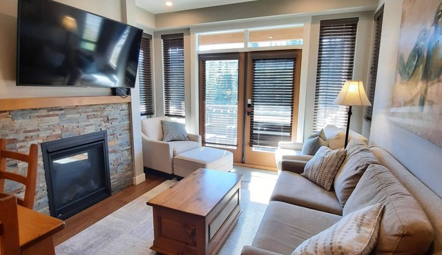 Casa Corea at Echo Landing, 2 bedroom, 2 bathroom townhome, private garage, BBQ