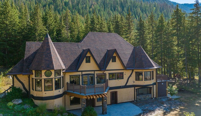 Castle in the Mountains! Private country mansion for events, retreats, weddings! in Silverton