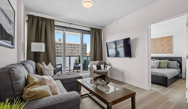 Central 2BR in Kensington w/Parking + AC