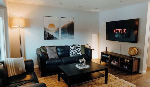 Central Calgary & Nearby Mountain Escape - 4 Beds